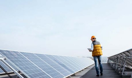 Installation et maintenance de panneaux solaires sur le toit d’une entreprise à Saint-Denis - ADN Box
